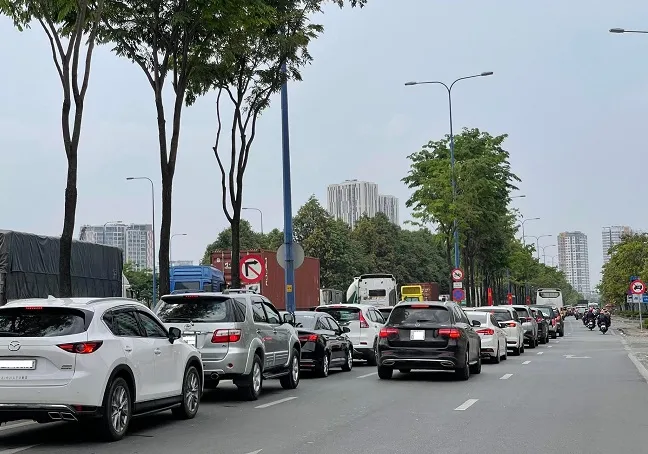 Giao thông TPHCM ngày đầu dịp nghỉ lễ 30/4, 1/5: Nội thành thoáng đãng, cửa ngõ chật như nêm 5