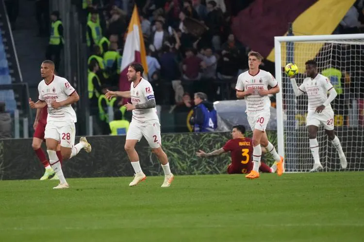 Roma không thể thắng AC Milan dù mở tỷ số ở phút 90+4