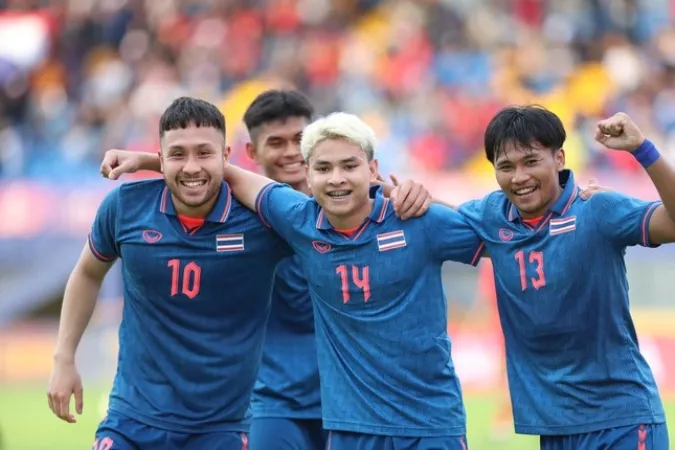 Thắng Malaysia, U22 Thái Lan vươn lên bằng điểm Việt Nam 1