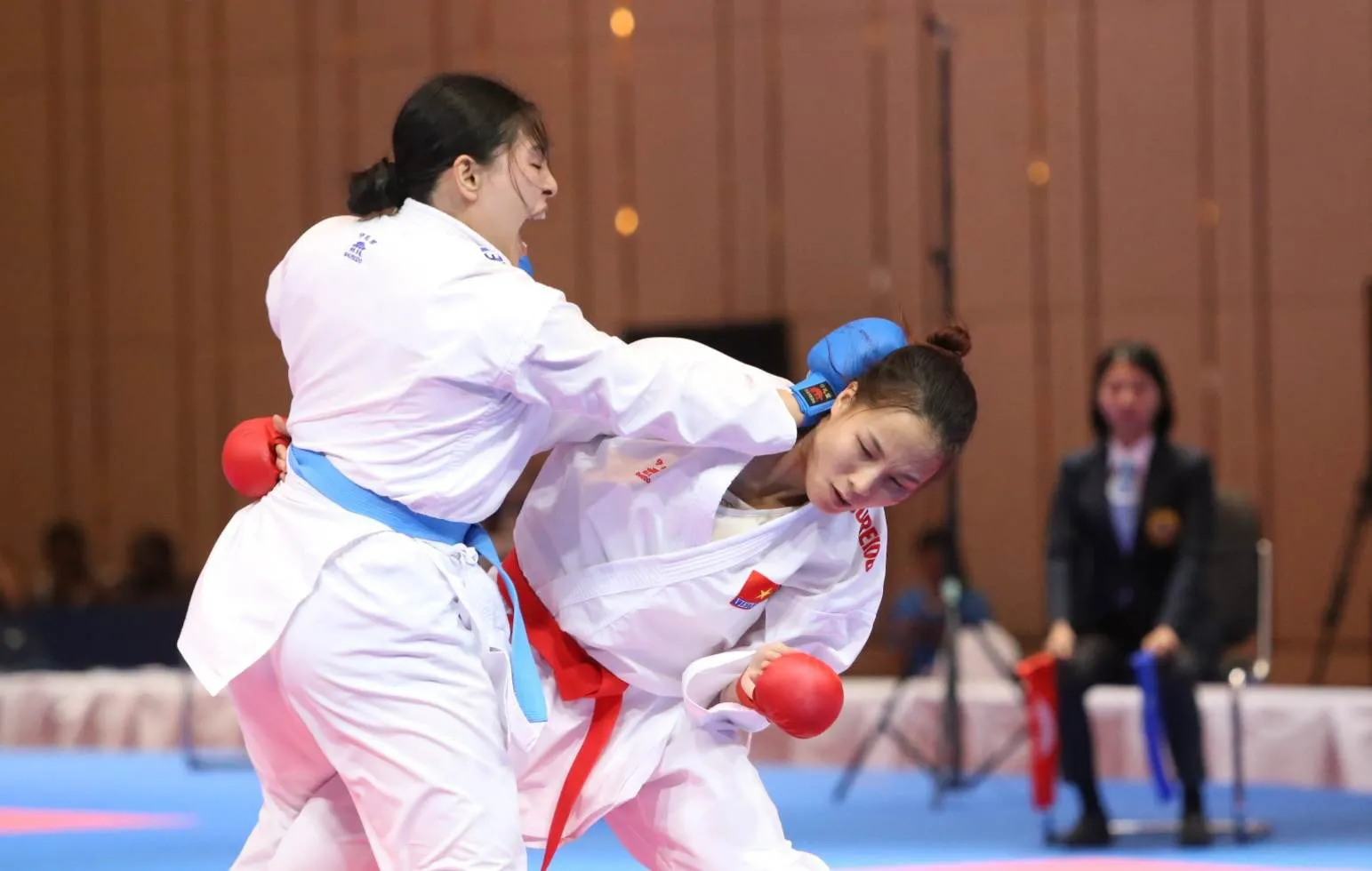 VĐV Đinh Thị Hương giúp karate Việt Nam có tấm HCV thứ tư