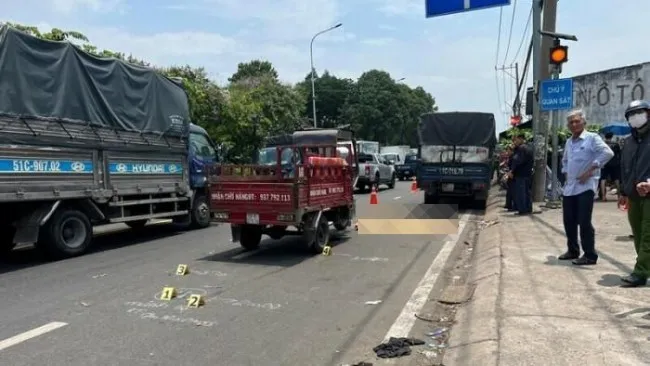 Tai nạn giao thông ngày 8/5: Đang sửa xe, người thợ bị xe ba gác tông tử vong 1