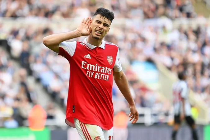 Gabriel Martinelli cùng Arsenal giành được 3 điểm khó nhọc trước Newcastle - Ảnh: Internet