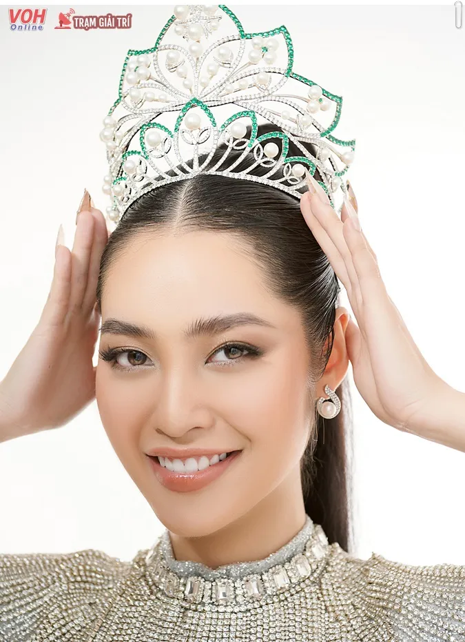 Nông Thúy Hằng kiêu sa khi đội vương miện 3 tỷ, mong muốn đại diện Việt Nam tại đấu trường quốc tế 1