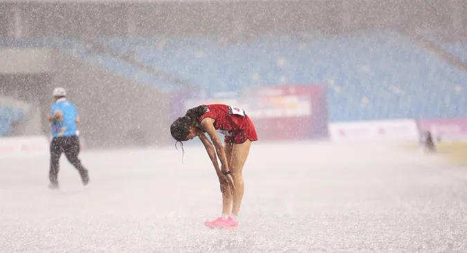 Bou Samnang và những giọt nước mắt trong mưa, bất ngờ phần thưởng lớn