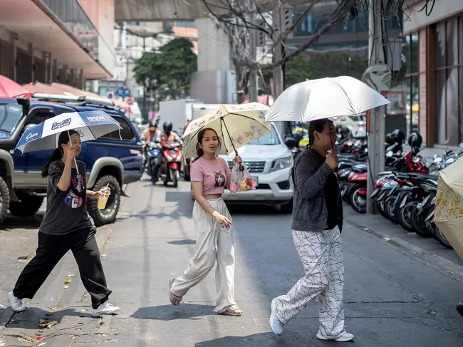 Nhiều nước châu Á tìm cách giúp người dân vượt qua nắng nóng 1