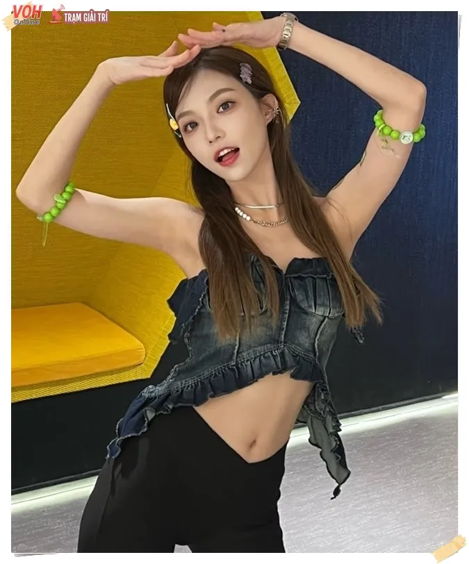 Một nữ người mẫu đình đám bất ngờ xuất hiện trên web 'đen' 4