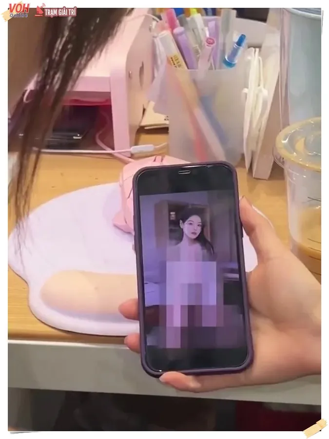 Một nữ người mẫu đình đám bất ngờ xuất hiện trên web 'đen' 2