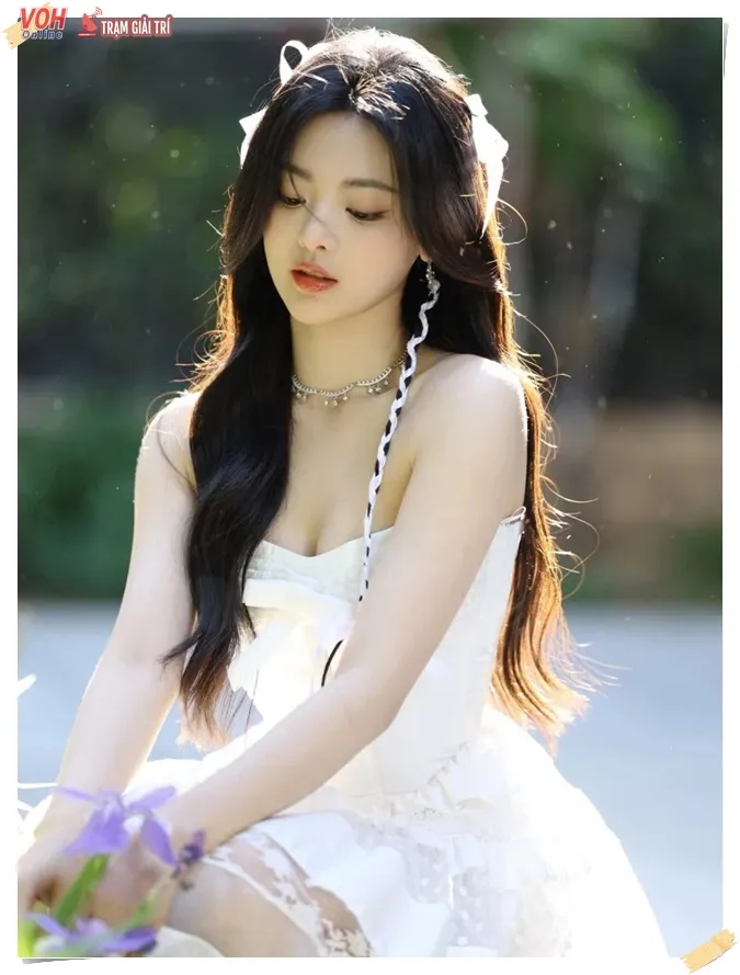 Một nữ người mẫu đình đám bất ngờ xuất hiện trên web 'đen' 3