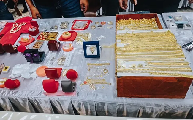 Vụ biển thủ tiền công đức gây rúng động dư luận Thái Lan 