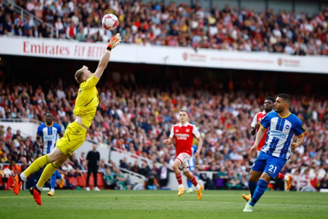 Leandro Trossard tri ân đội bóng cũ, Arsenal thua tan tác Brighton 1