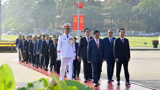 Lãnh đạo Đảng và Nhà nước vào Lăng viếng Chủ tịch Hồ Chí Minh 2