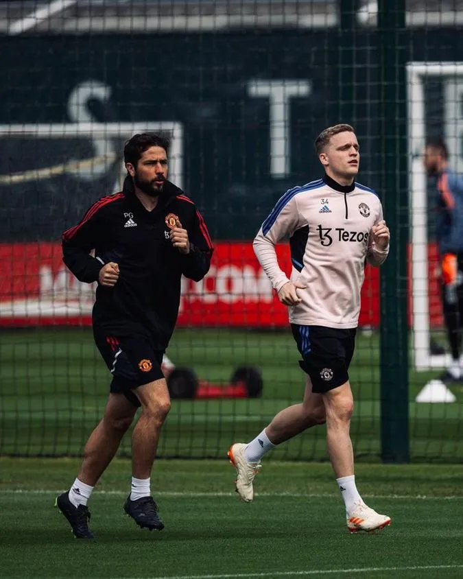 Donny van de Beek trở lại tập luyện tại MU - Ảnh: Internet