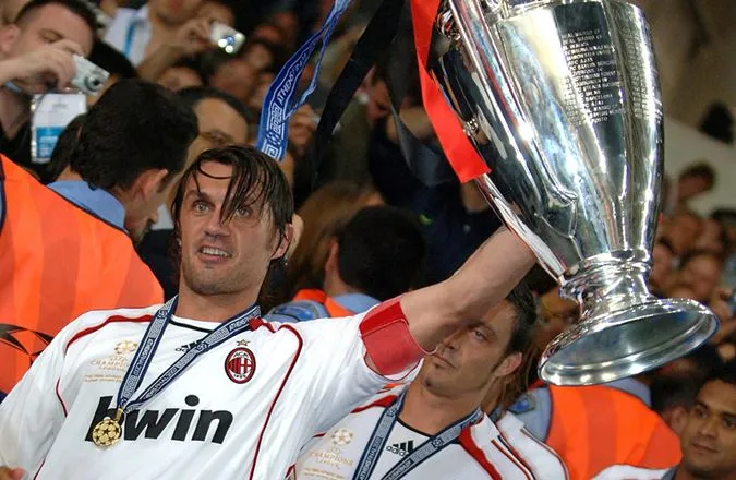Huyền thoại Paolo Maldini đang là người nắm giữ kỷ lục về khoảng cách 2 lần vô địch Cúp C1 dài nhất - Ảnh: Internet