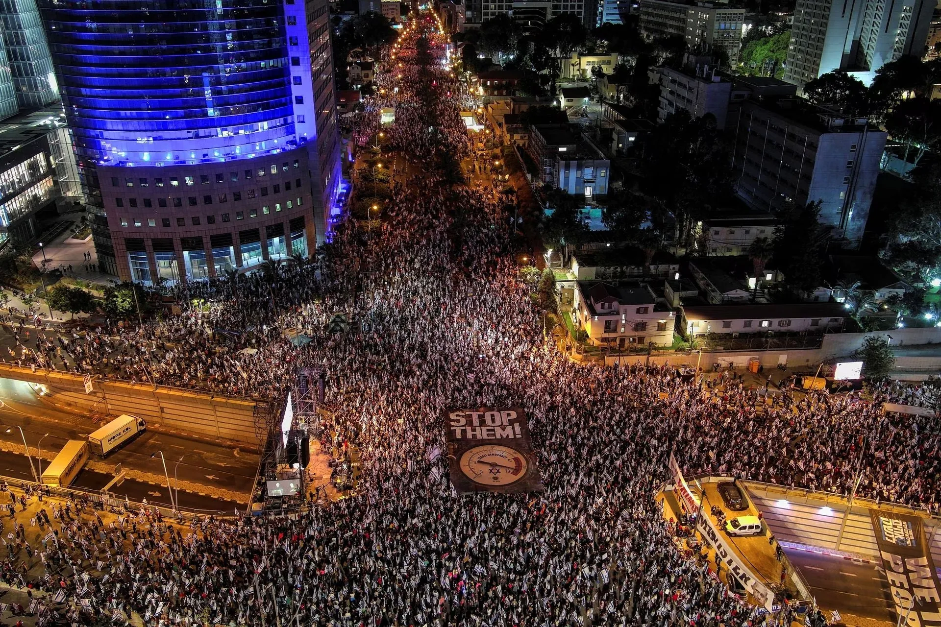 Tin thế giới sáng 21/5: Hàng chục ngàn người biểu tình ở Israel | Rơi máy bay ở Croatia 