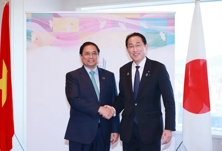 Thủ tướng Phạm Minh Chính và Thủ tướng Nhật Bản Kishida Fumio hội đàm bên lề Hội nghị G7 tại Hiroshima 