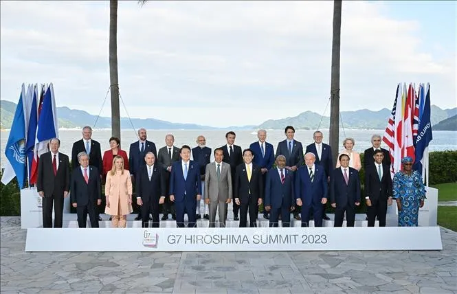 Các trưởng đoàn chụp ảnh chung tại Hội nghị thượng đỉnh G7 mở rộng