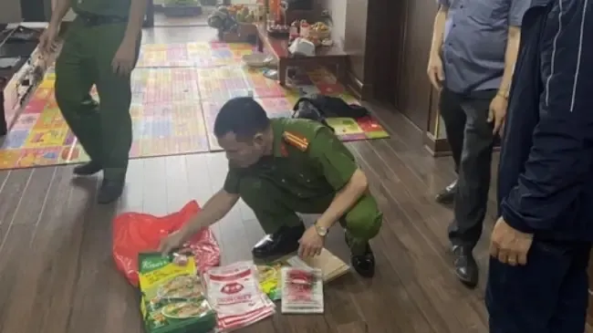 Cặp vợ chồng buôn bán gần 7,5 tạ mì chính, hạt nêm giả 1