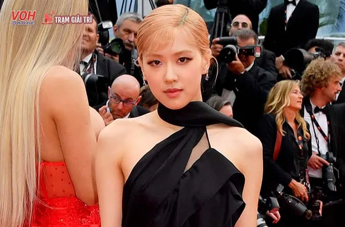 BLACKPINK Jennie rực rỡ tựa công chúa tại Liên hoan phim Cannes 7