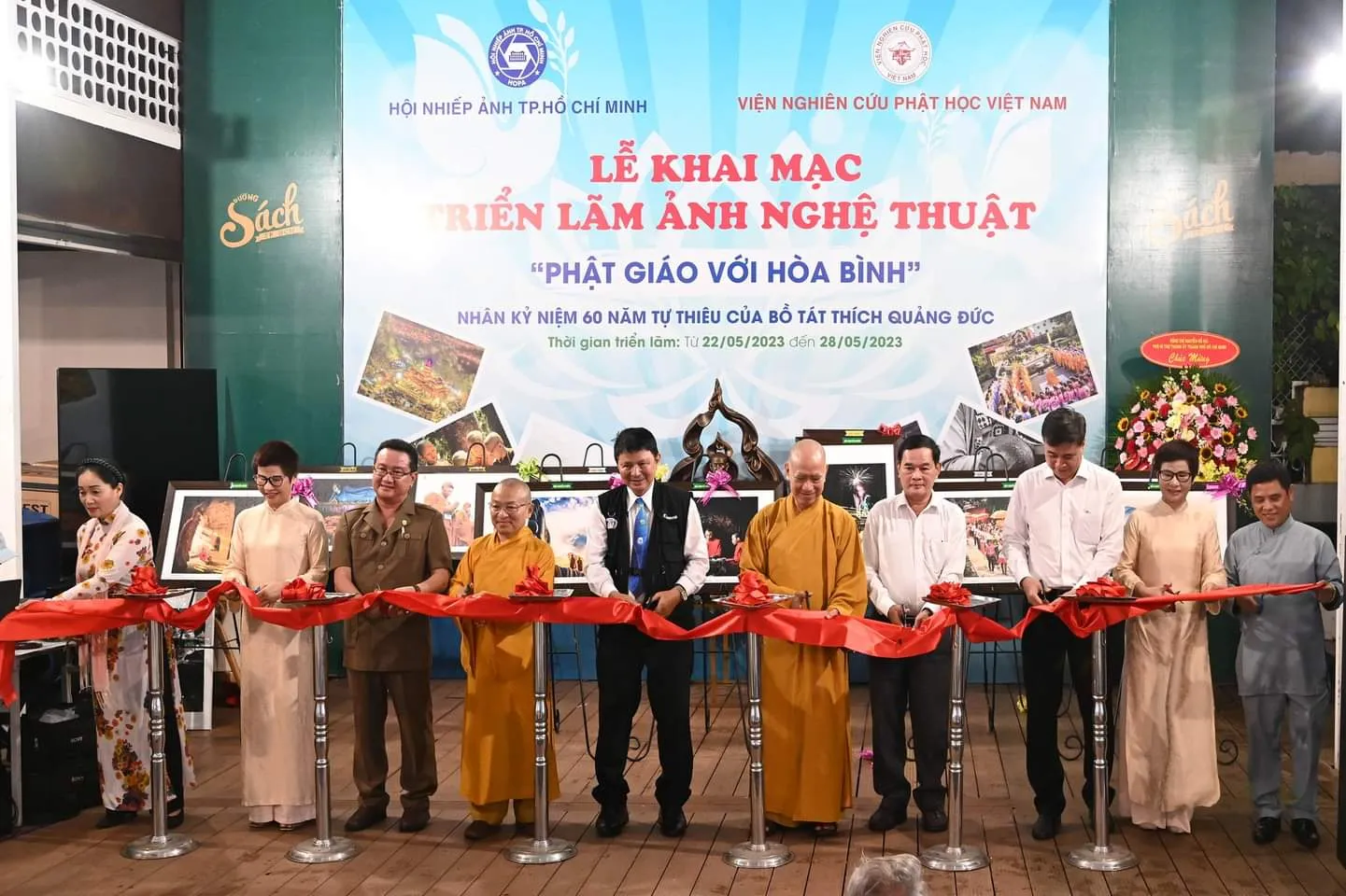 khai mac triền lãm