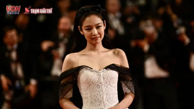 BLACKPINK Jennie rực rỡ tựa công chúa tại Liên hoan phim Cannes 1