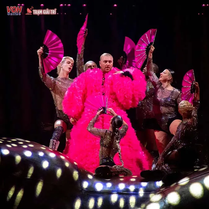 Trình diễn được 4 bài, Sam Smith bất ngờ hủy show 3