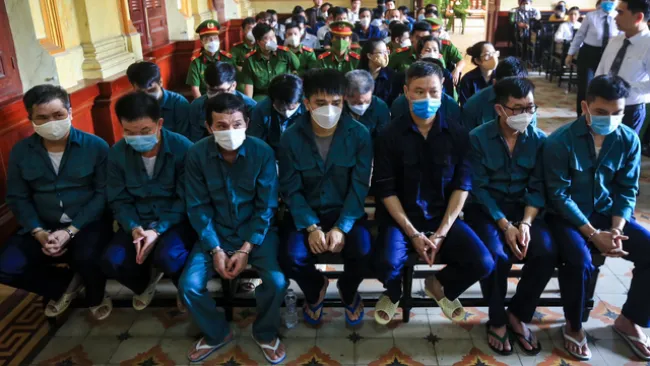 TPHCM: Xét xử cựu cảnh sát kinh tế và 25 đồng phạm tội buôn lậu 2