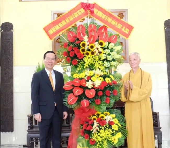 Chủ tịch nước thăm, chúc mừng chức sắc Phật giáo Việt Nam nhân Đại lễ Phật đản 1