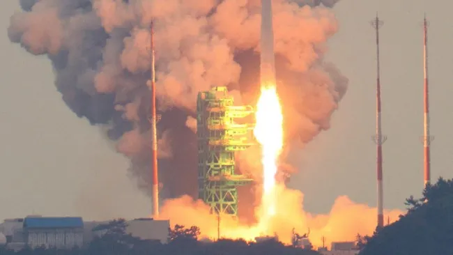 Hàn Quốc phóng thành công tên lửa vũ trụ tự chế tạo 1