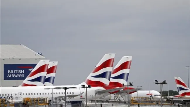 Máy bay của hãng hàng không British Airways tại sân bay Heathrow ở London, Anh. (Ảnh: AFP/TTXVN)