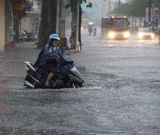 Điểm tin trưa 27/5: Nạn nhân vụ thi thể bị đốt là nam | Bé 4 tuổi vặn tay ga xe gây thương vong 1