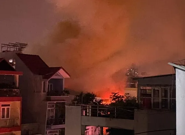 Cháy nhà ở quận Tân Phú, TPHCM, 1 người mắc kẹt thiệt mạng 1
