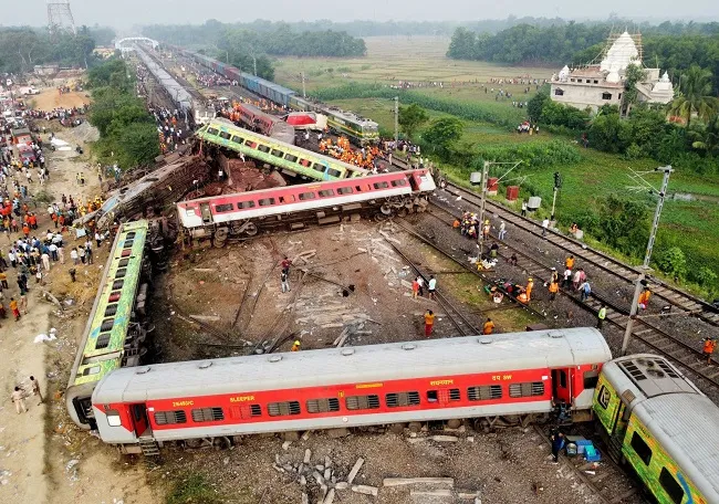 Xác định nguyên nhân vụ tai nạn tàu hỏa ở Ấn Độ khiến gần 300 người chết 1