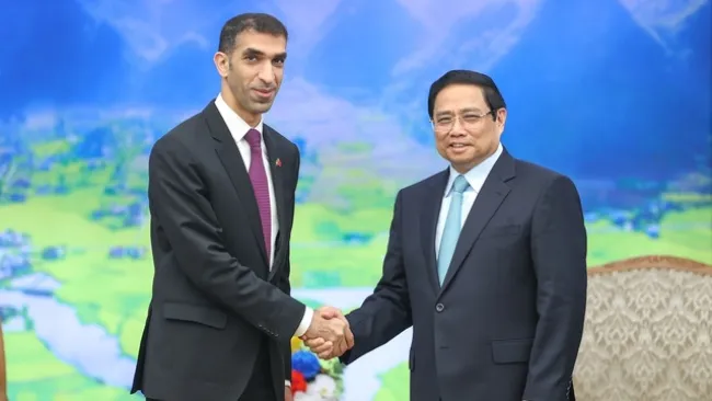 Thủ tướng Chính phủ Phạm Minh Chính và Tiến sĩ Thani bin Ahmed Al Zeyoudi, Quốc vụ khanh phụ trách Thương mại quốc tế, Bộ Ngoại thương UAE - Ảnh: VGP/Nhật Bắc