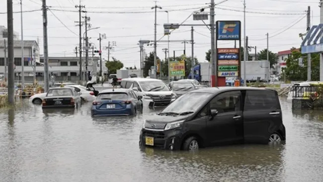 Mưa lớn kỷ lục gây thiệt hại nghiêm trọng tại Nhật Bản 1