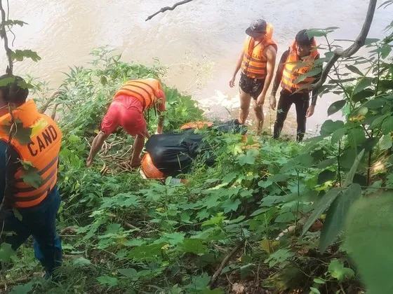 Quảng Ninh: Bốn du khách đuối nước, một người tử vong 1