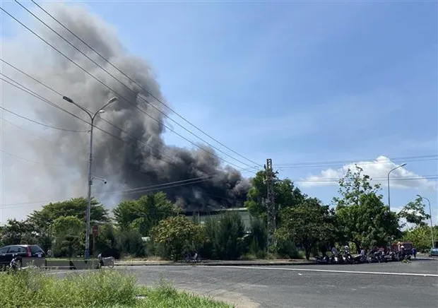 Phú Yên: Khu công nghiệp Hòa Hiệp xảy ra cháy 1