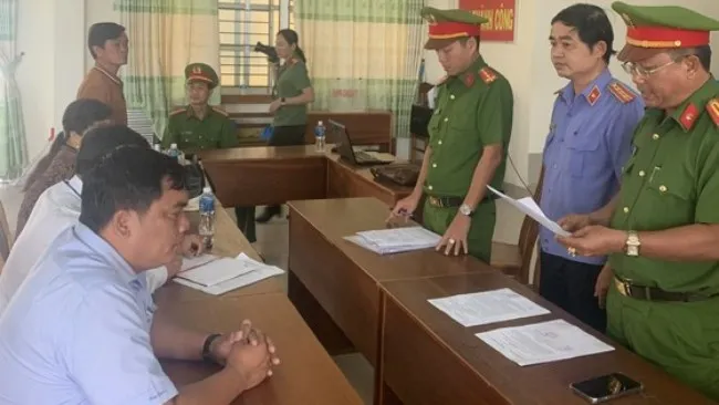 Bắt nguyên chủ tịch xã ở Bình Thuận nâng khống, rút ruột ngân sách 1