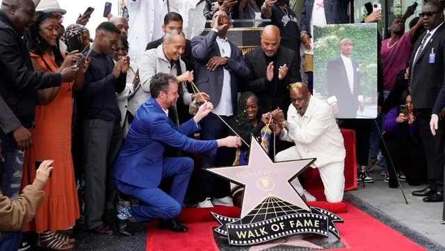 Rapper quá cố Tupac Shakur được vinh danh trên đại lộ danh vọng Hollywood 1