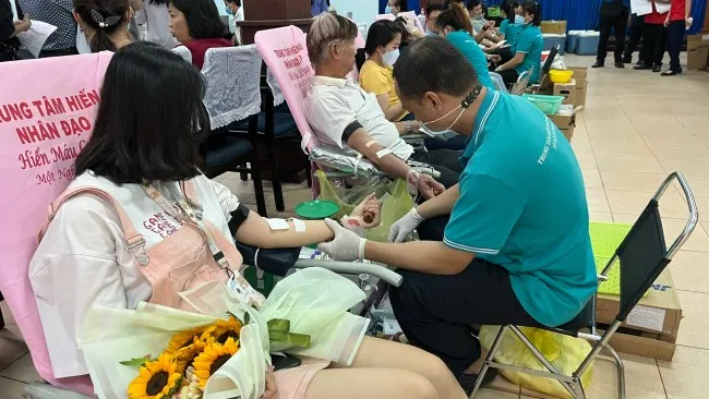 TPHCM: Lượng người tham gia hiến máu tình nguyện cao, đảm bảo nguồn máu dự trữ 2