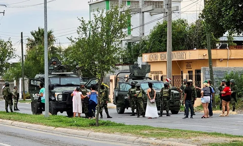 Mục lục Mexico bắt giữ 16 quân nhân đánh đập và bắn chết 5 người Tổng thống Zelensky lên tiếng về chiến dịch phản công của Ukraine Nhật Bản viện trợ khẩn cấp 5 triệu USD cho Ukraine sau sự cố vỡ đập Kakhovka Kinh tế Nga được dự báo phục hồi hoàn toàn vào năm sau Mexico bắt giữ 16 quân nhân đánh đập và bắn chết 5 người Bộ Quốc phòng Mexico cho biết 16 quân nhân này bị cáo buộc tham gia vào một 