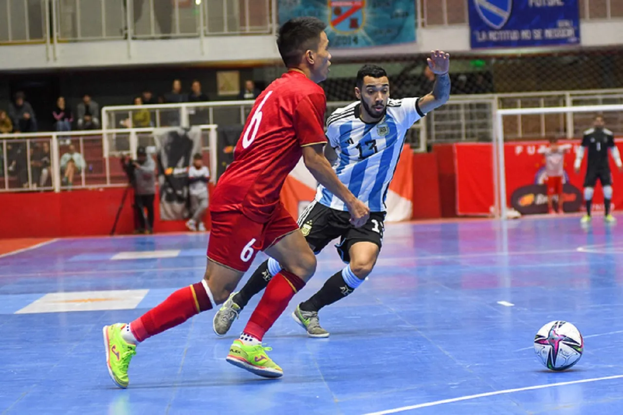 Tuyển futsal Việt Nam thua đậm trận giao hữu đầu tiên với Á quân thế giới