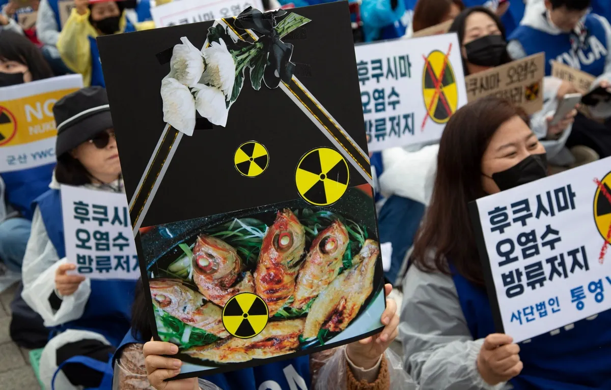 Nhật Bản chuẩn bị xả thải nhà máy hạt nhân, Hàn Quốc tăng tích trữ muối