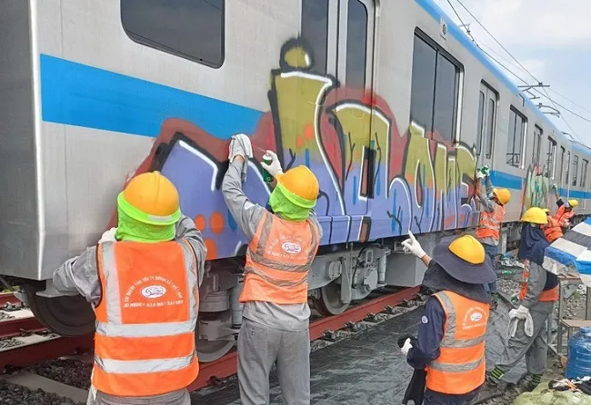 Nghi vấn đối tượng vẽ bậy ở metro số 1 là người nước ngoài 1