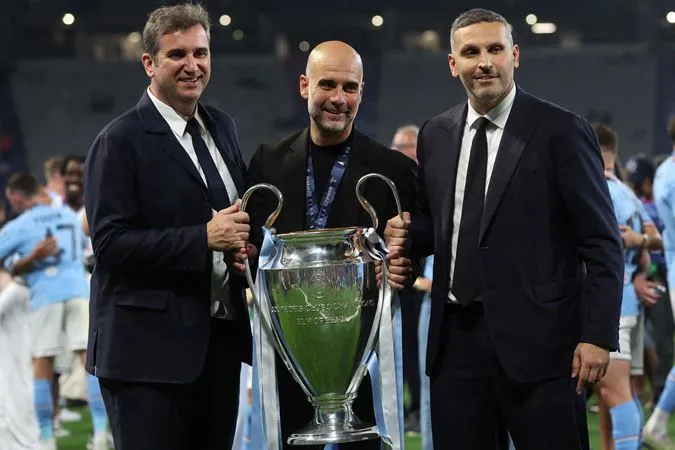 Pep Guardiola đi vào lịch sử khi có 2 lần ăn ba - Ảnh: Internet