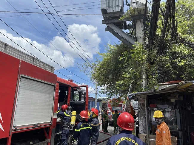 Điểm tin chiều 15/6: Xưởng gỗ bốc cháy giữa trưa | Chuẩn bị di dời hệ thống điện, nước để làm Metro số 2 1