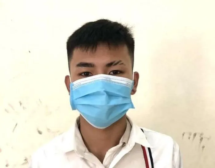 Bắt giam nam thanh niên cưỡng đoạt tiền của nhân viên quán karaoke 1