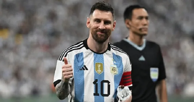 Messi cán cột mốc mới bằng bàn thắng ở giây 79 vào lưới Australia