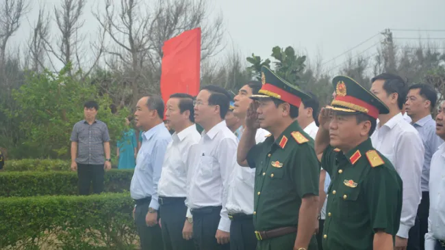 Chủ tịch nước Võ Văn Thưởng thăm và làm việc tại đảo Phú Quý 1