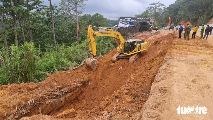 Điểm tin sáng 18/6: TPHCM xử phạt ô tô dán quảng cáo cá cược | Xử lý hơn 100 trường hợp chia sẻ sai sự thật về vụ việc tại Đắk Lắk 4