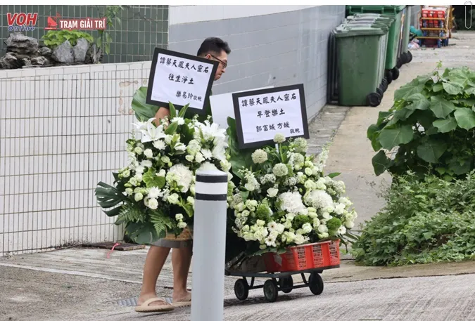 Tang lễ người mẫu Thái Thiên Phượng bị sát hại: Mẹ ruột suy sụp, hàng nghìn người xếp hàng tiễn đưa 4